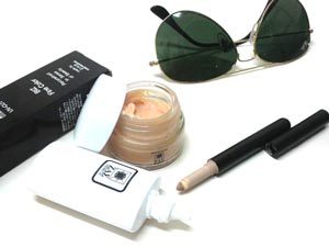 ザスコスメティックの水ファンデーション「ビズファインカラー」と皮脂吸収クリーム「オイルブロッカーEX」